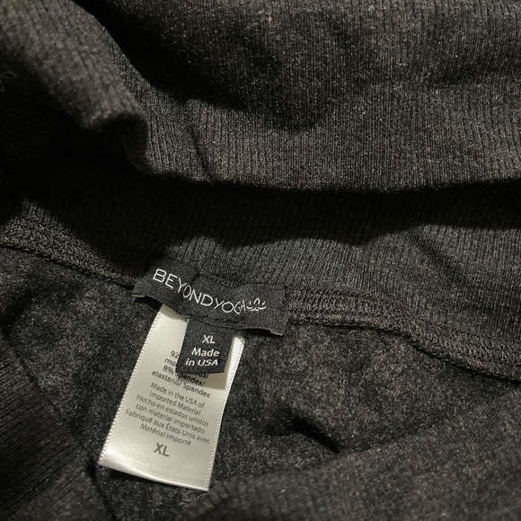 Beyond Yoga Charcoal Women’s Ribbed Joggers - Picture 3 of 4